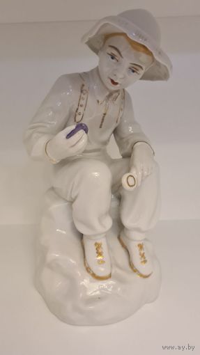 Фарфоровая статуэтка "Юный геолог" ЗХК