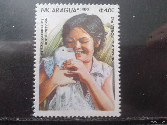 Никарагуа 1983 Девочка с птицей в руках**