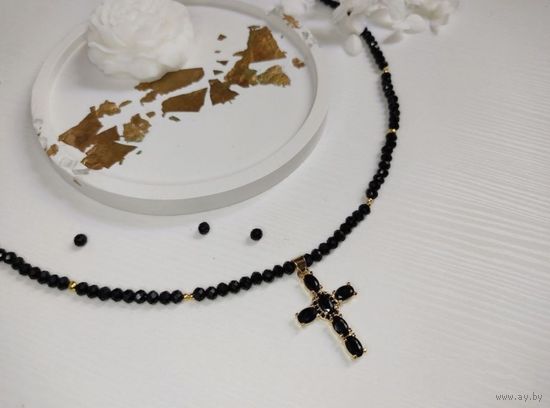 ХИТ Чокер из шпинели с крестиком