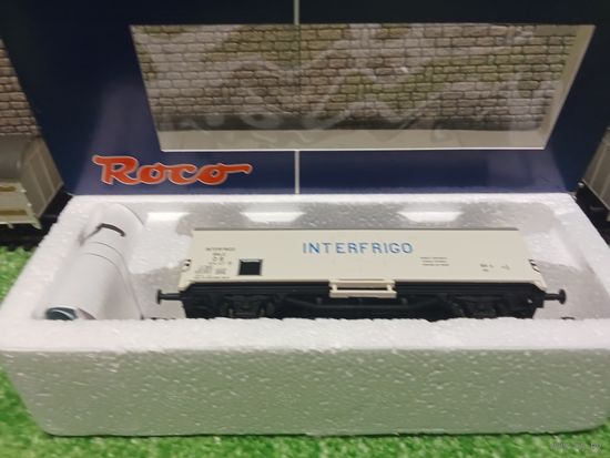 Вагон - холодильник "INTERFRIGO" 2-х осный  Roco б/у 1/87 HO