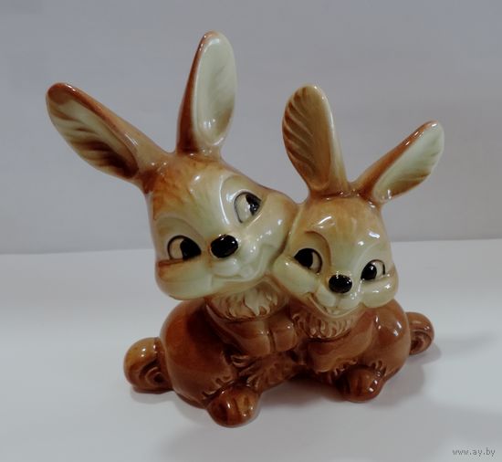 Статуэтка фарфоровая "Зайцы" 70-е годы фирма GOEBEL, Германия. Высота 8.7 см. Целая, без реставрации.