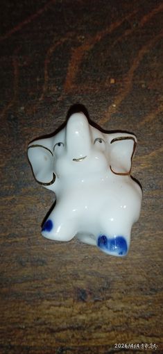 Фарфоровая статуэтка  Слоник