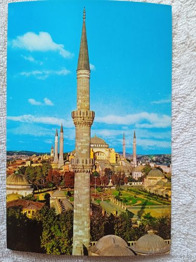 Турция, Стамбул. Минарет Голубой мечети и Святой Софии