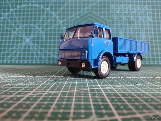 Масштабная модель МАЗ-5335 Бортовой Масштаб 1/43 Наш автопром