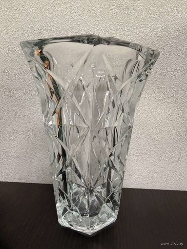 Небольшая ваза для цветочного букета с резными геометрическим декором , стекло , пресс , СССР