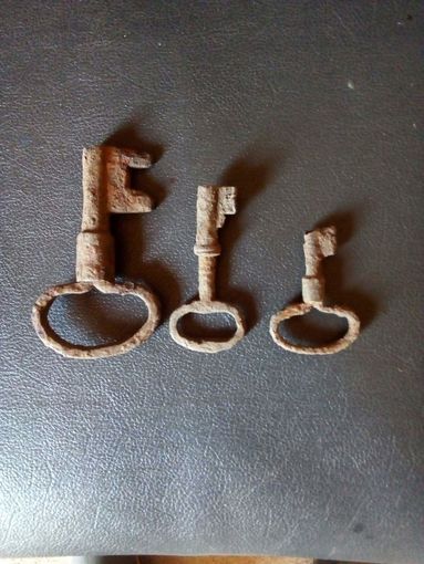 Старые ключи 6 штук.