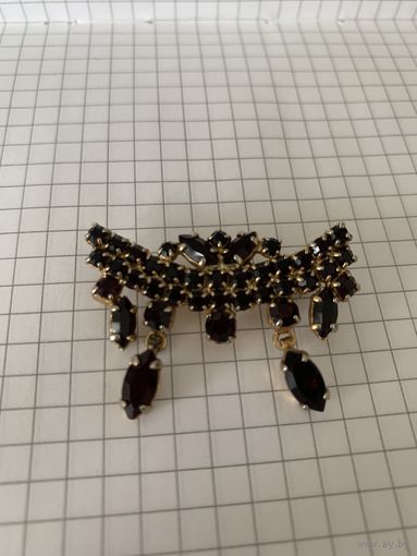 Брошь винтаж гранатовое стекло