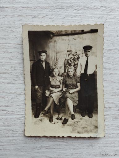 Фотография "Две молодые пары", Западная Беларусь, Новогрудский район