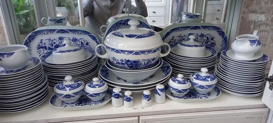 Сервиз столовый на 12 персон, 78 предметов. Синие цветы. КАХЛА, ГДР. С рубля.