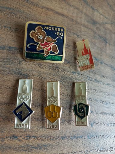 Значки металлические СССР, цена за все.