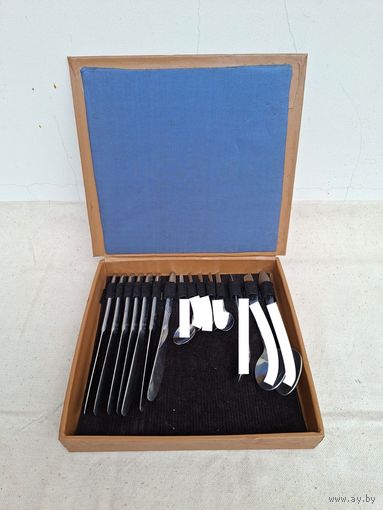 Набор вилок и ложек ,времен ссср ,в оригинальной коробке,