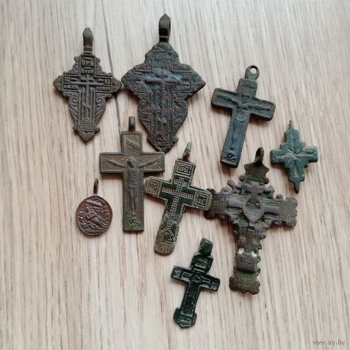 Крестики 8 шт разные плюс образок католический в сохране, если интересно поштучно пишите