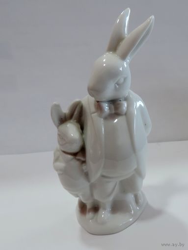 Статуэтка фарфоровая "Зайцы" 70-е годы Европа. Высота 12.2 см.