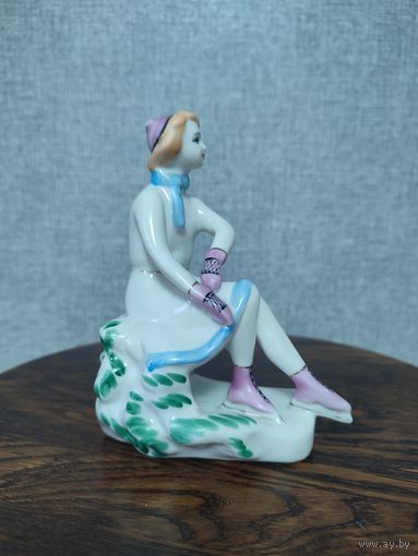 Статуэтка ,фигурка фарфоровая фигуристка