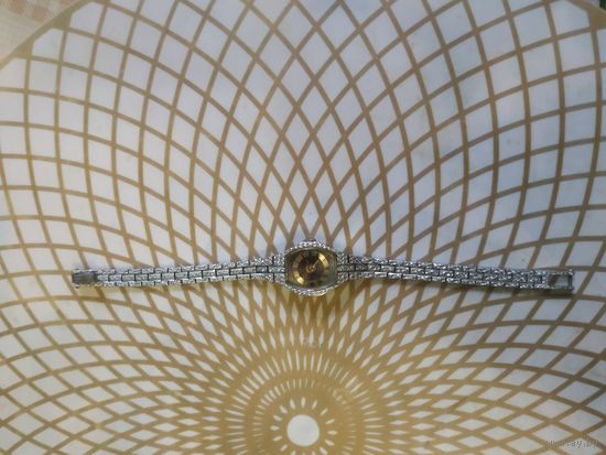 Часы наручные с браслетом ЛУЧ . В ремонт,коллекцию,на запчасти. Состояние на скане.