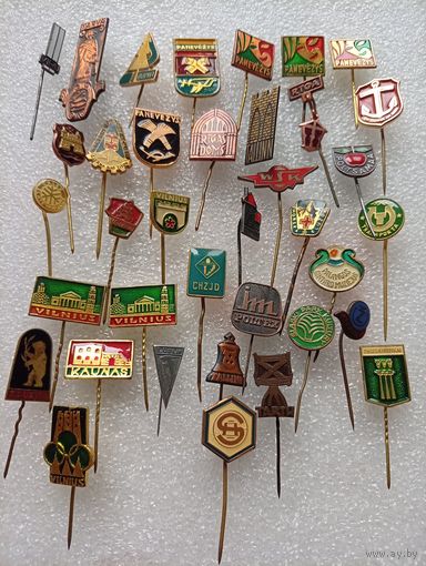 Значки. Тяжёлый металл. В основном Прибалтика. Рига. Вильнюс. Каунас. Нарва и др. Цена указывается за один значок. #-IV-09