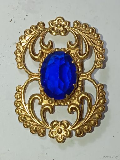 Винтажная брошь СССР 1960 х годов . Синим камнем , есть клеймо .