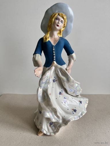 СТАТУЭТКА ФАРФОРОВАЯ "ДЕВУШКА В ШЛЯПКЕ. ВЕТЕРОК". 22*13*11 СМ. КЭКХЗ. КИЕВ. СМ.ФОТО, КЛЕЙМО И ОПИСАНИЕ.