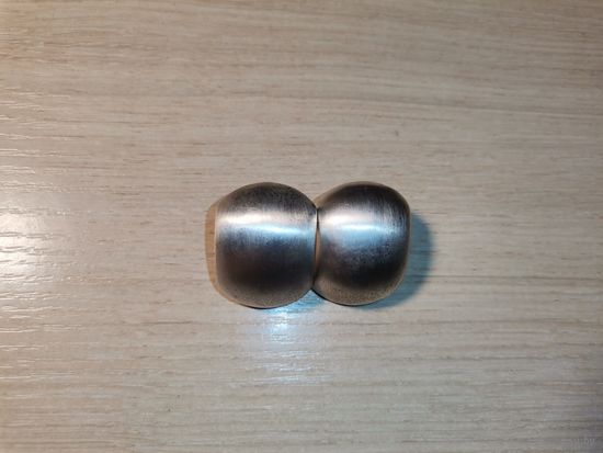 Металлические серьги-пусеты в посеребрении, размер 3.5*2.5 см.