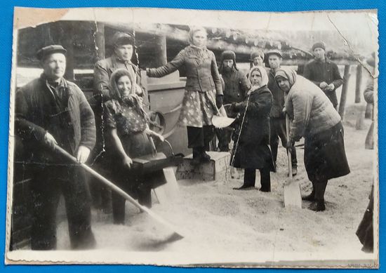 Фото из СССР. Воскресник на току. 2 фото. 12х17 см. Цена за оба.