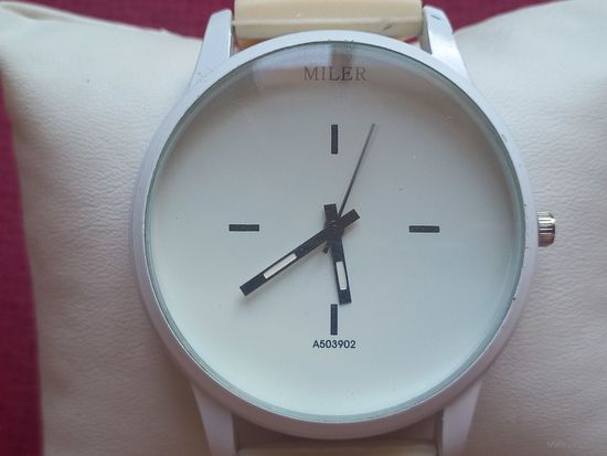 Часы кварцевые Miler. На ходу.