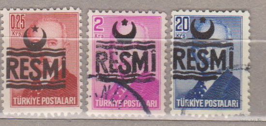 Известные люди личности Официальные марки Турция 1955 год лот 5 (8) с НАДПЕЧАТКОЙ