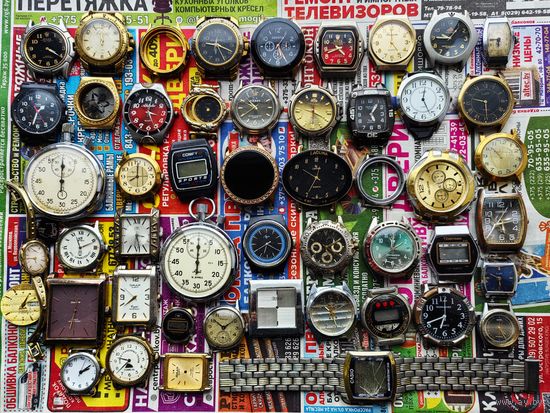 Более 2 кг. секундомеров, часов и запчастей: механика, кварц, электронные, механизмы, корпуса, секундомеры, иностранные, СССР, современные, ретро, винтаж и др.