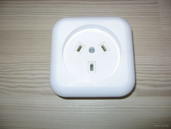 Розетка  РС32 Bylectrica новая, с заземлением, с новостройки, состояние новой.