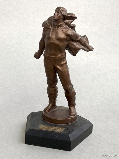 Статуэтка Памятник героям-стратонавтам