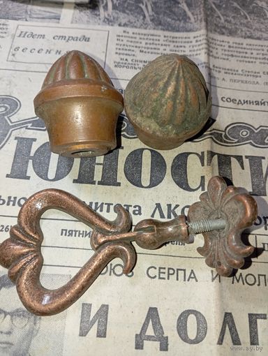 Мебельная фурнитура СССР . ( Не магнит ) С рубля