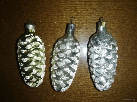 Елочная игрушка шишки