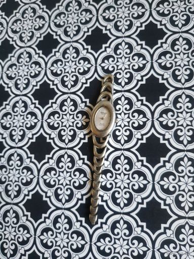 Часы наручные с браслетом.  В коллекцию,ремонт,на запчасти.Состояние на скане.