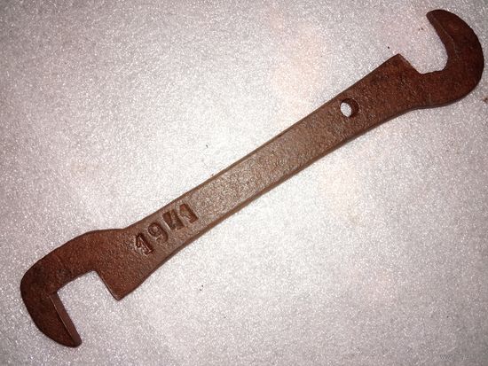 Старинный гаечный ключ 1941