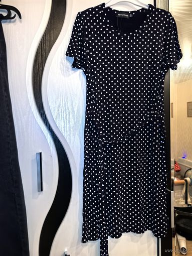 Трикотажное платье в горошек Pretty Little Thing, р.42. Новое