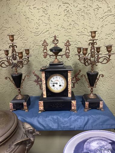 Часы каминные с канделябрами. механические с боем