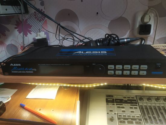 ПРОЦЕССОР ЭФЕКТОВ ALESIS MIDIVERB4