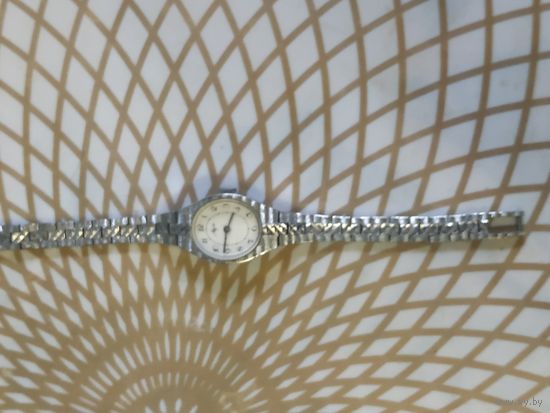 Часы наручные с браслетом ЛУЧ . В ремонт,коллекцию,на запчасти. Состояние на скане.