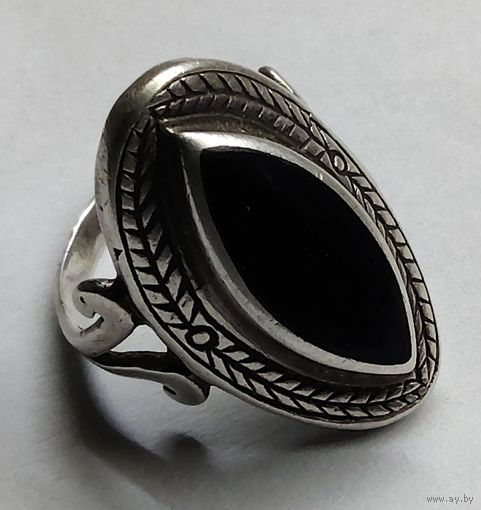 Кольцо с черным камнем  размер 18