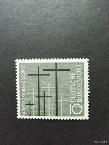 ФРГ 1956 марка "Немецкая комиссия по военным захоронениям" (чистая* на задней стороне есть небольшое пятно) Mi. 248 каталог 2.00 евро