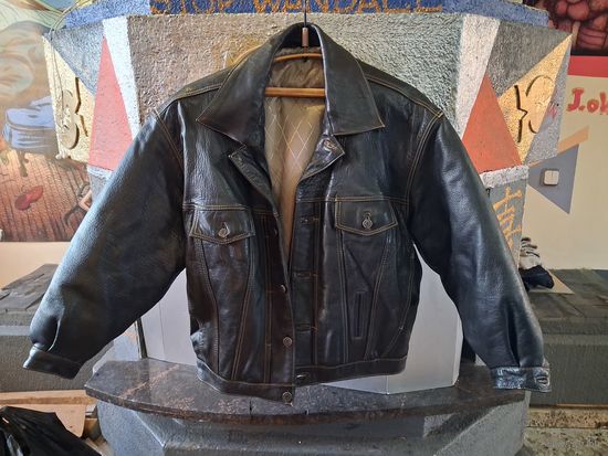 Кожаная куртка б/у