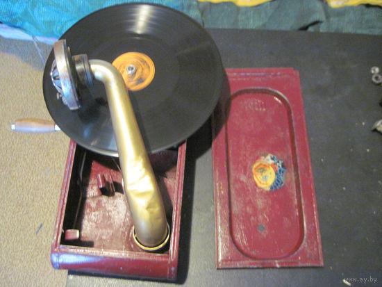 Патефон дорожный.