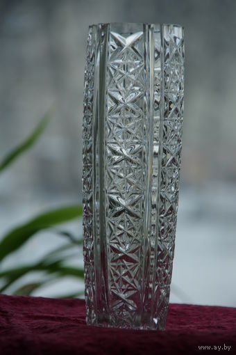Ваза хрустальная 24см ( целая )