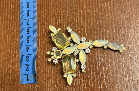 Брошка - Стрекоза из уранового стекла . Производство Чехия