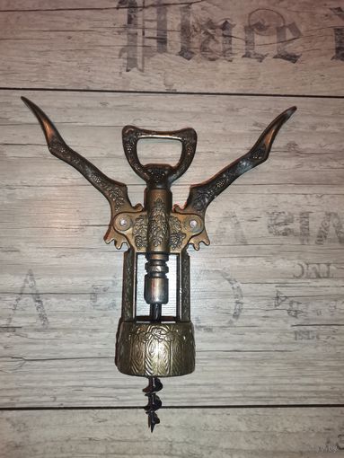 Винтажный, металлический штопор, длина 19.5 см., рабочий.