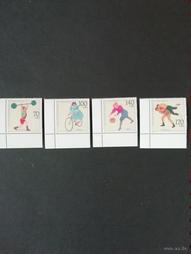 Германия. 1991 Четыре марки серии "Фонд поддержки спорта. Виды спорта: штанга, велосипедные гонки, борьба, баскетбол" (чистые**) Mi.1499-1502 каталог 10.00 евро