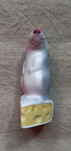 Мышь на куске сыра статуэтка фарфоровая СССР МФФЗ Минская каталожная