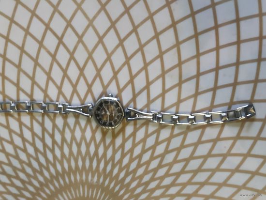 Часы наручные с браслетом ЛУЧ . В ремонт,коллекцию,на запчасти. Состояние на скане.