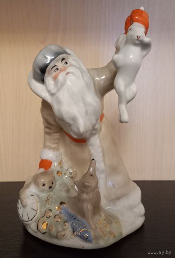 Фарфоровая статуэтка "Дед Мороз с зайцем"