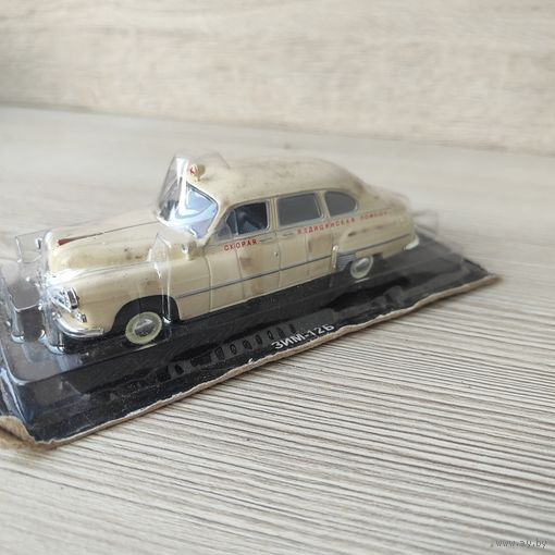 ЗИМ 12Б скорая помощь 1:43