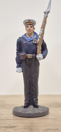 Матрос гвардейских частей ВМФ в парадной форме для строя, 1945 г. Солдаты Великой Отечественной Войны